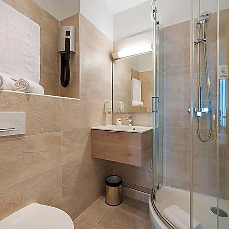 Select Hotel 2*