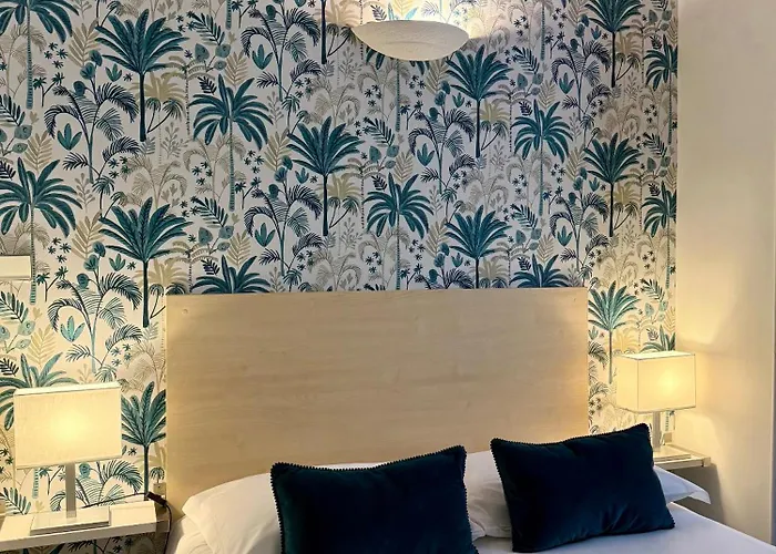 ホテル セレクト ボーリュ・シュル・ メール