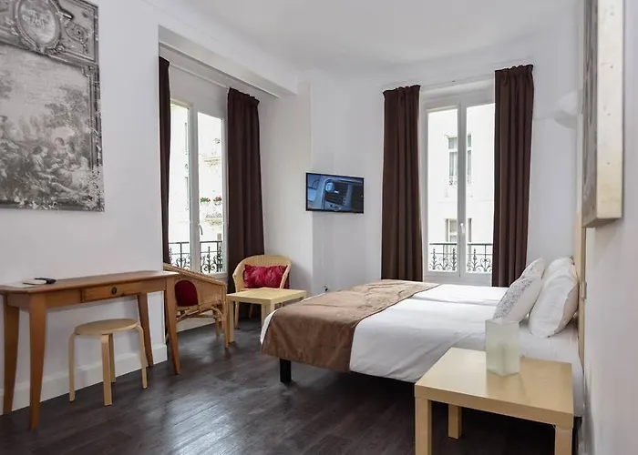 ホテル セレクト ボーリュ・シュル・ メール